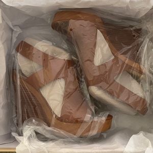 Micheal Kors Josephine wedges. Color Luggage leather